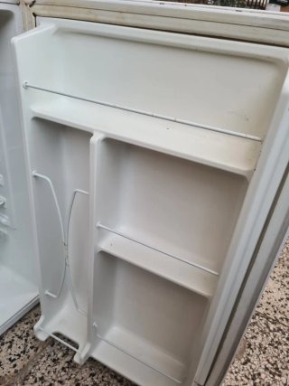 Frigorífico con pequeño congelador