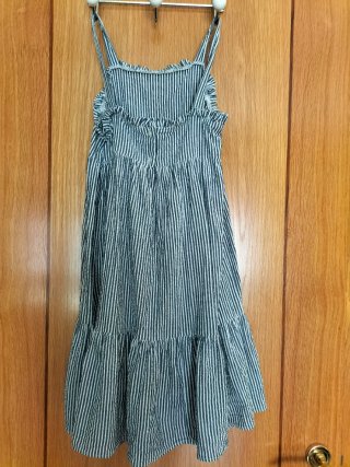 Vestido de niña con tirantes y rayas. Talla 8 años