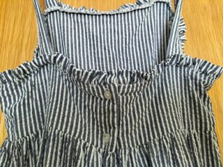Vestido de niña con tirantes y rayas. Talla 8 años