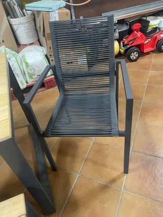 Mesa 3 sillas y un banco jardin El Corte Inglés