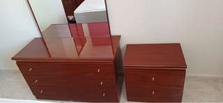 Cómoda con espejo y 3 cajones Cabecero  2 mesillas