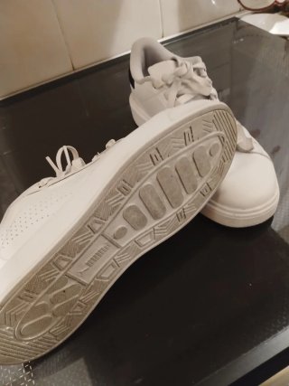 Zapatillas Puma Blancas y Negras