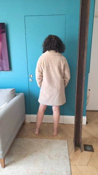 Abrigo mujer beige pelo sintético.