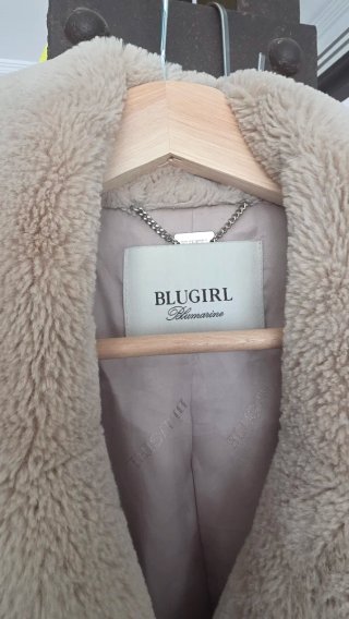 Abrigo mujer beige pelo sintético.