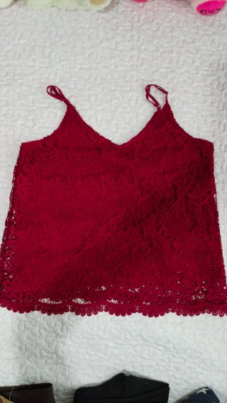 Blusa tirantes encaje rojo