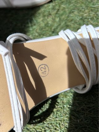 Tacones blancos de tiras