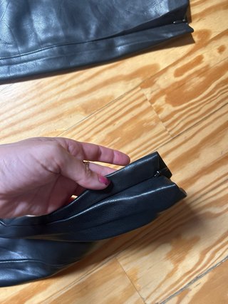 Pantalón polipiel negro