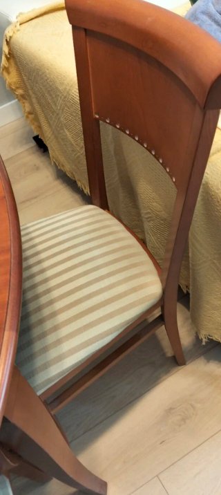 Vendo Mesa de comedor de color cerezo y  6 sillas