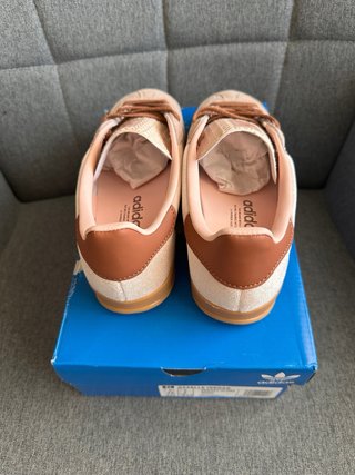 Zapatillas Adidas Gazelle Beige y Rosa Nuevas