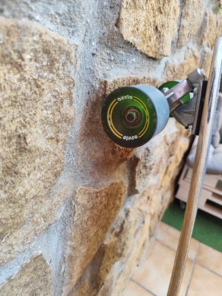 Longboard Oxelo con ruedas verdes