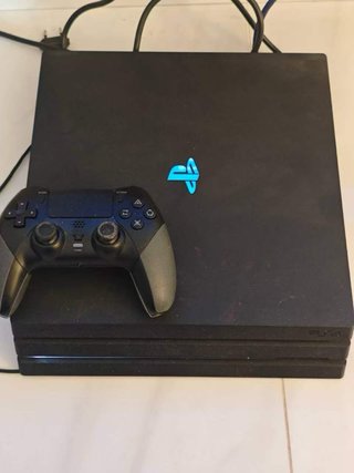 Set Consola PS4 Pro + juegos de las fotos
