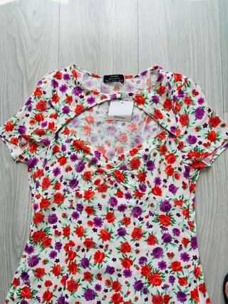 Vestido estampado de flores nuevo con etiqueta