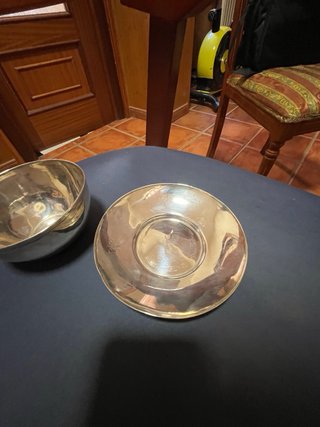 Taza y plato de plata