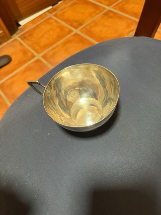 Taza y plato de plata