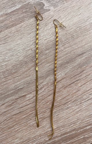 Pendientes largos dorados