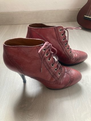 Botines burdeos Zara con cordones