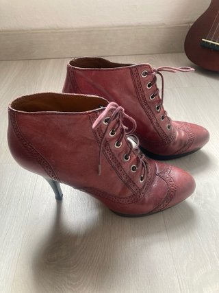 Botines burdeos Zara con cordones