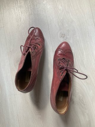 Botines burdeos Zara con cordones