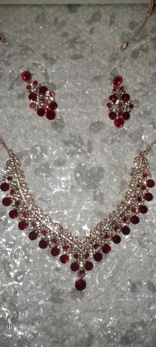 Conjunto Tiara y Pendientes Rojo y Dorado