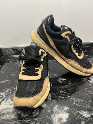 Zapatillas Zara Beige y Negro Talla 38