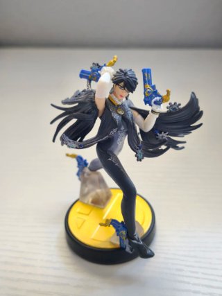 Figura Amiibo Bayonetta Nintendo