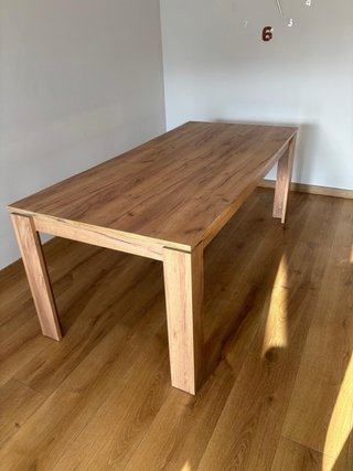 Mesa de comedor de madera