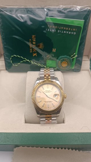 Reloj Date Dorado y Plateado