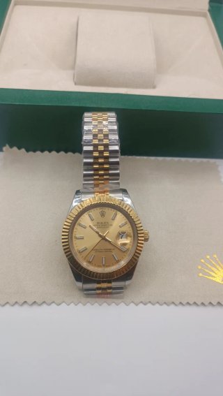 Reloj Date Dorado y Plateado