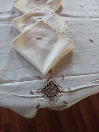Tovaglia rettangolare ricamata beige