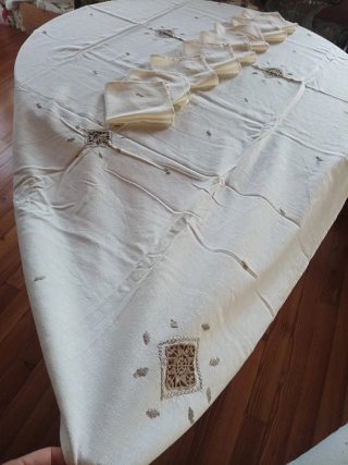 Tovaglia rettangolare ricamata beige
