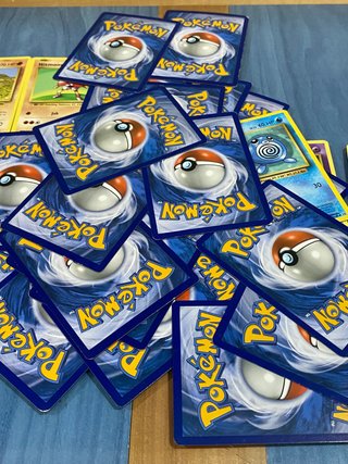 36 cartas pokémon EVOLUCIONES inglés