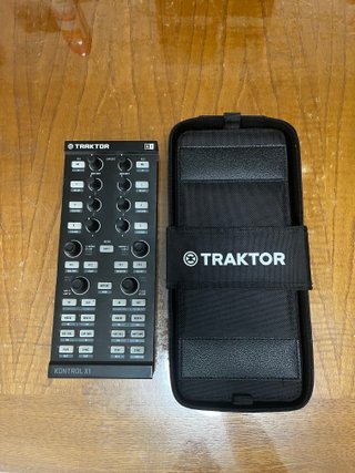 Traktor Kontrol X1 Controller + Custodia