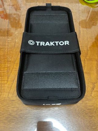 Traktor Kontrol X1 Controller + Custodia
