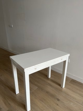 Mesita plegable blanca de madera
