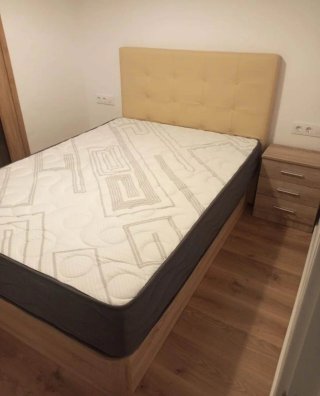 Canapés de madera con colchónes