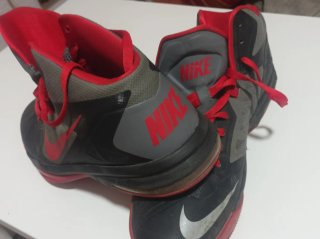 Zapatillas Baloncesto Nike Negras y Rojas