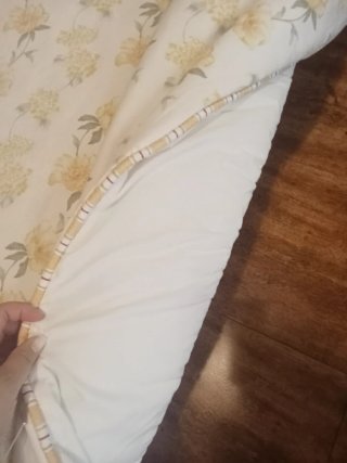 Dos edredones y cortinas