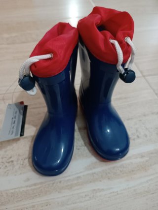 Botas de agua niño azul y rojo