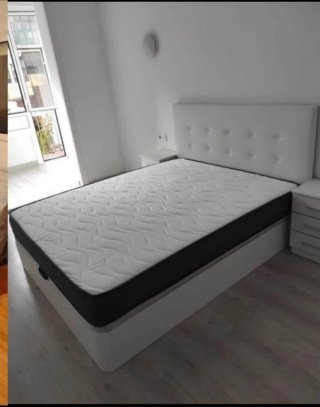 Canapés de madera con colchónes