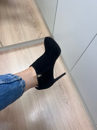 Botines tacón fino negros