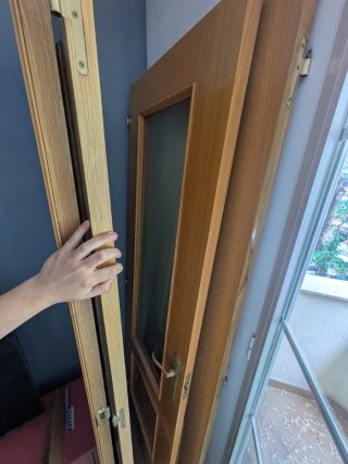 2 Puertas de madera con cristal (una doble)