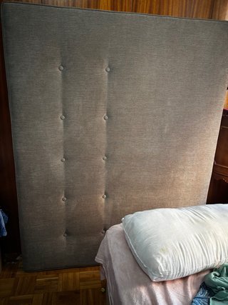 Respaldo de cama tapizado beige