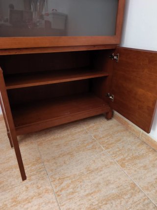 URGE VENDER - Mueble bufet madera cerezo con crist