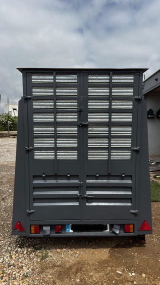 Remolque ALÉ caja cerrada