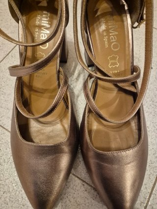 Zapatos de tacón dorados talla 42