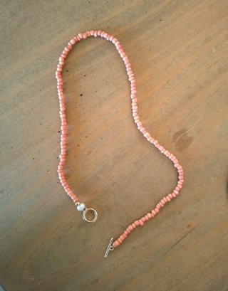 Collar perla y cierre dorado