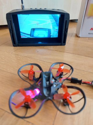 Emax NanoHawk dron Frsky 65mm