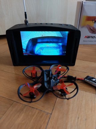 Emax NanoHawk dron Frsky 65mm