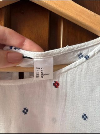 Blusa blanca con estampado C&A