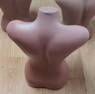 Maniquí Torso Mujer Rosa